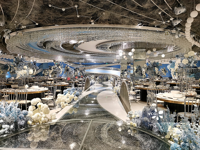 豪华水晶装饰婚礼宴会厅图片素材