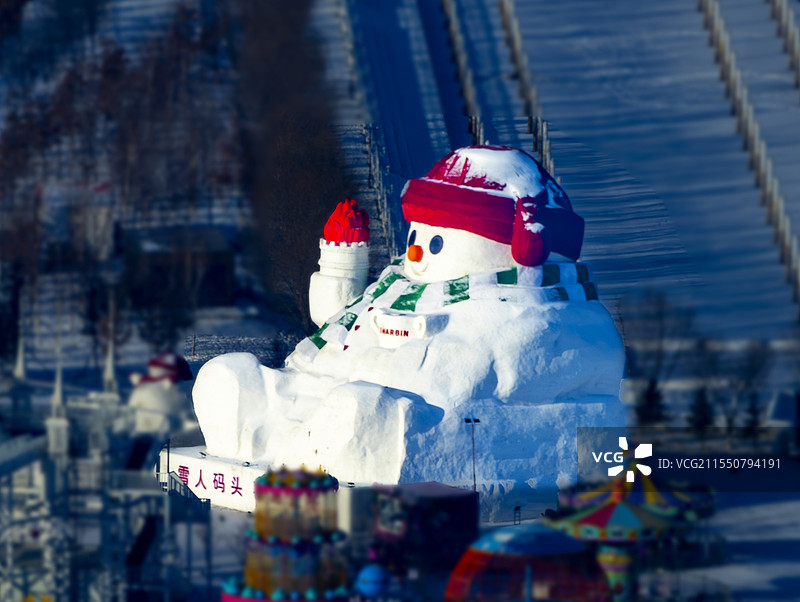 哈尔滨雪人码头的大雪人图片素材