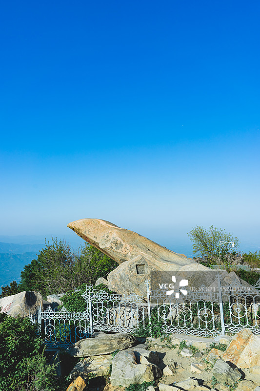 中国非都市风光拍摄主题，山东泰安国内著名景点泰山风景区，玉皇顶日观峰拱北石景点，户外白昼无人图像摄影图片素材
