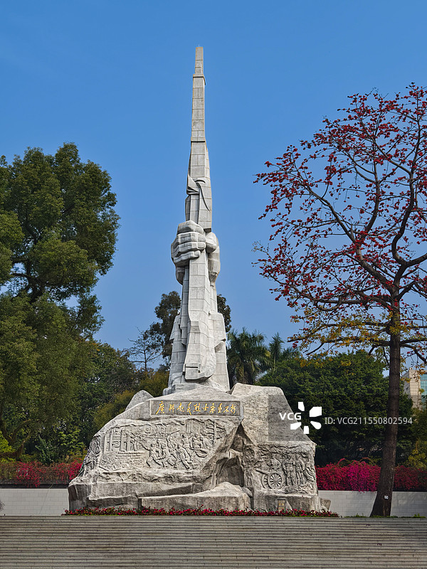红棉花旁广州起义烈士纪念碑图片素材