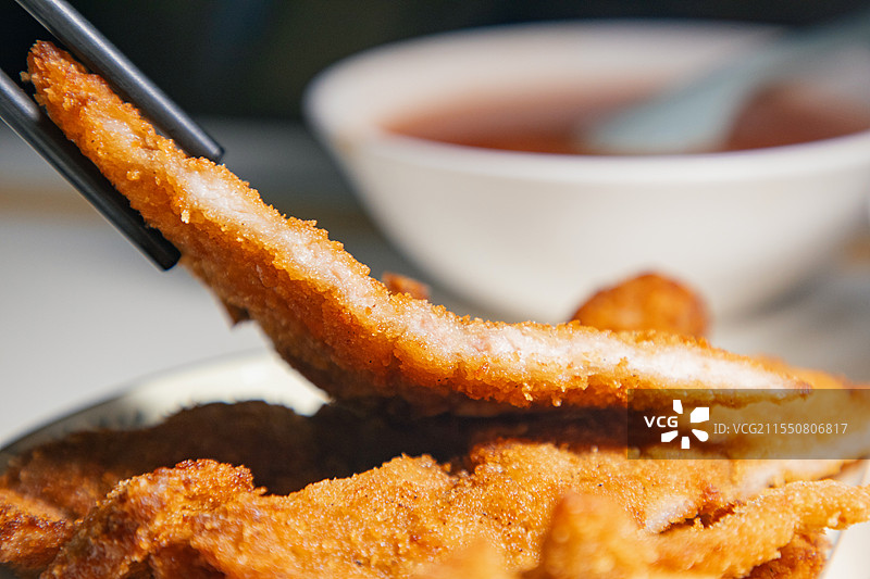 猪排猪大排炸猪排排骨年糕上海小吃本帮菜上海美食图片素材