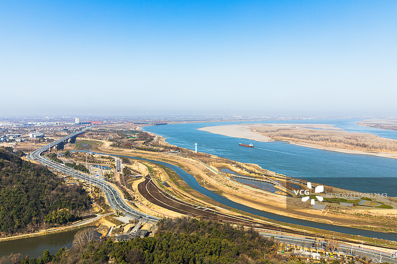 武昌楼矗立于湖北省鄂州市鄂城区西山，巍峨秀挺。登楼远眺，鄂州、黄州景观尽收眼底。万里长江，烟波浩淼。图片素材