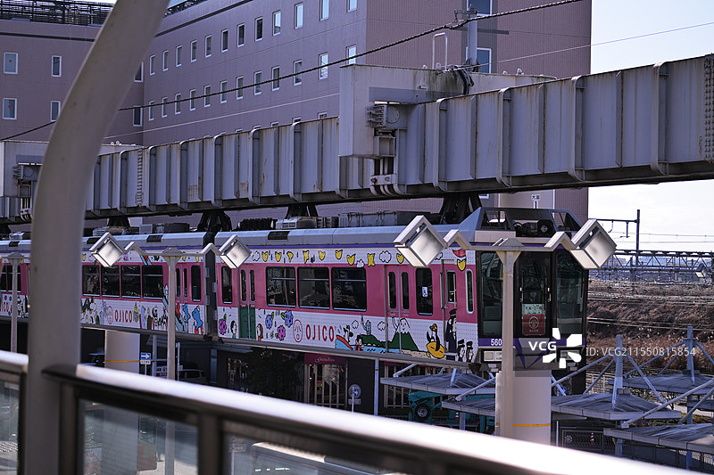 日本镰仓悬挂电车图片素材