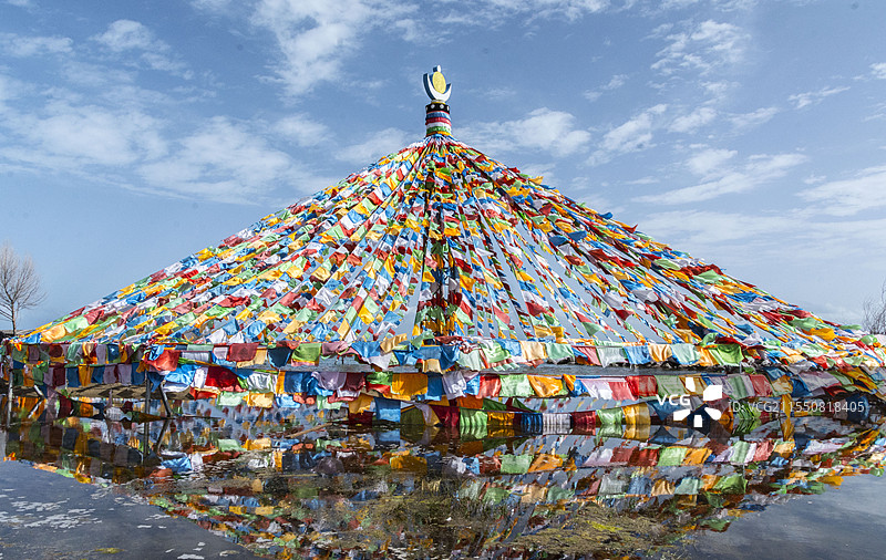 青海湖中经幡图片素材