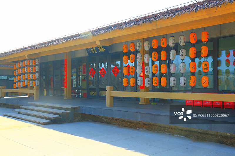 楼台亭阁映碧湖，小桥流水仙境处长廊蜿蜒越碧水，风光秀丽美画图雄安新区悦容公园图片素材