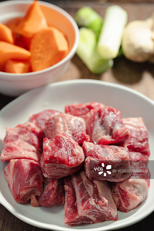 新鲜牛肋条的食材组合图片素材
