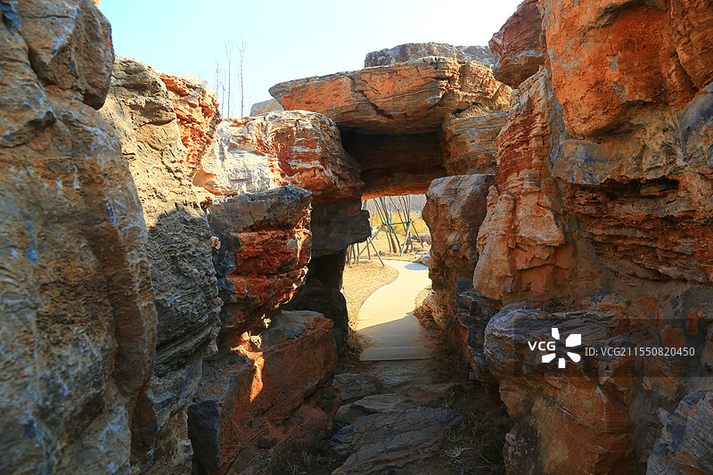 楼台亭阁映碧湖，小桥流水仙境处长廊蜿蜒越碧水，风光秀丽美画图雄安新区悦容公园图片素材