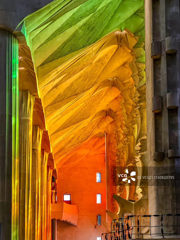 圣家堂绚烂的过道图片素材