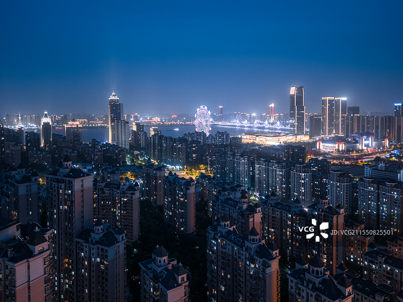 江西省南昌市南昌之星摩天轮夜景图片素材