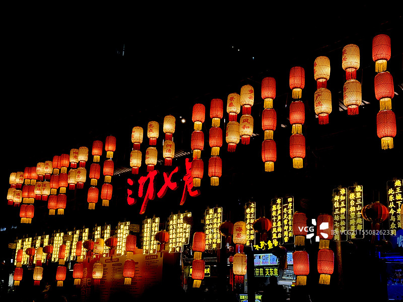 福州三坊七巷灯笼节日喜庆装饰远景图片素材