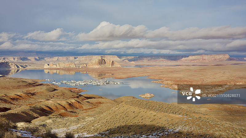 鲍威尔湖倒影的云图片素材