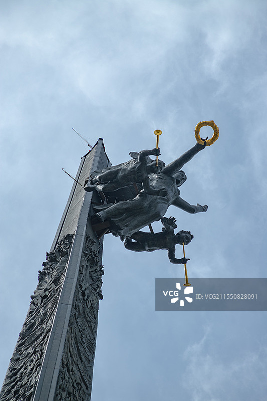 纪念碑顶端的女神图片素材