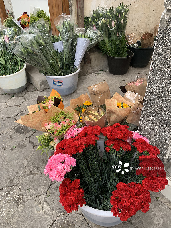 云南花束桶内鲜花图片素材