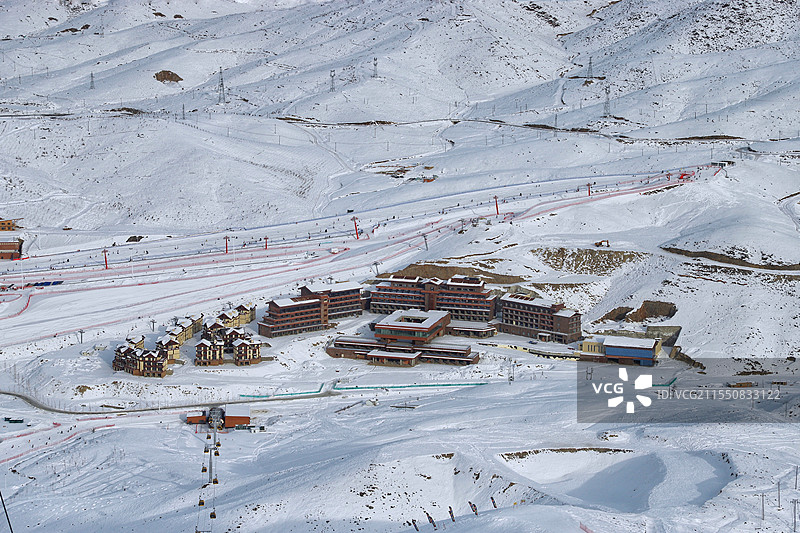 阿勒泰将军山滑雪场的度假村图片素材