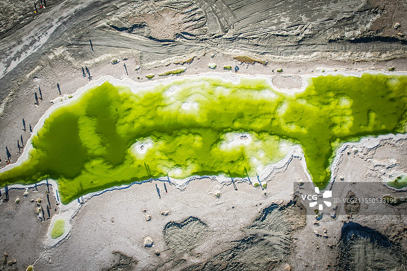 五彩斑斓翡翠湖图片素材