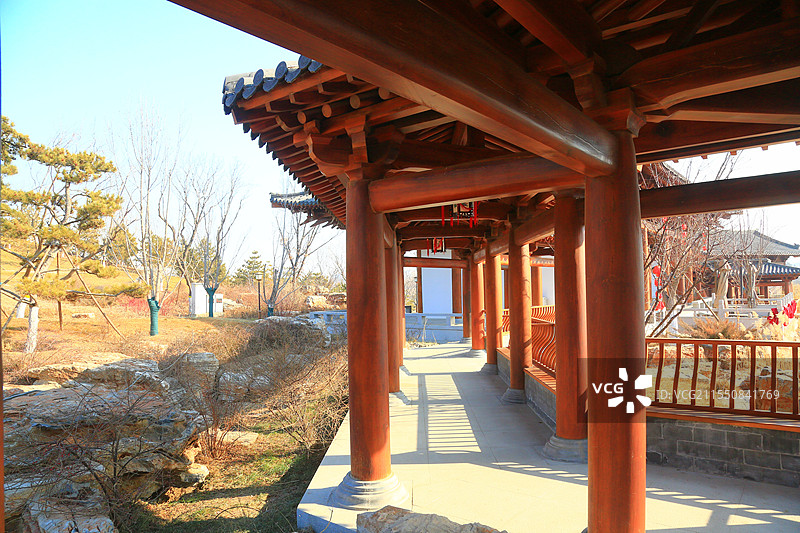 楼台亭阁映碧湖，小桥流水仙境处长廊蜿蜒越碧水，风光秀丽美画图雄安新区悦容公园图片素材