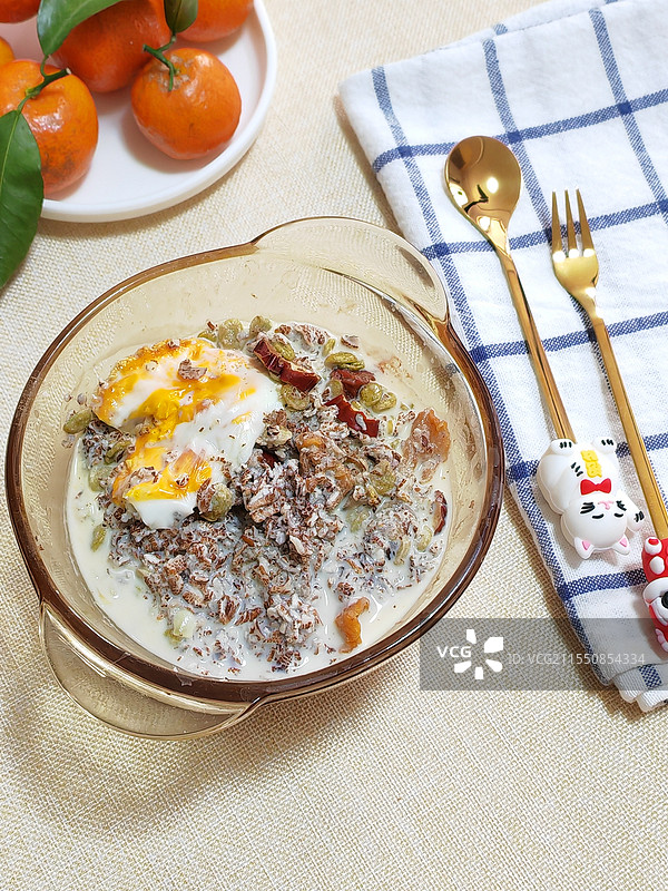 燕麦鸡蛋牛奶碗图片素材