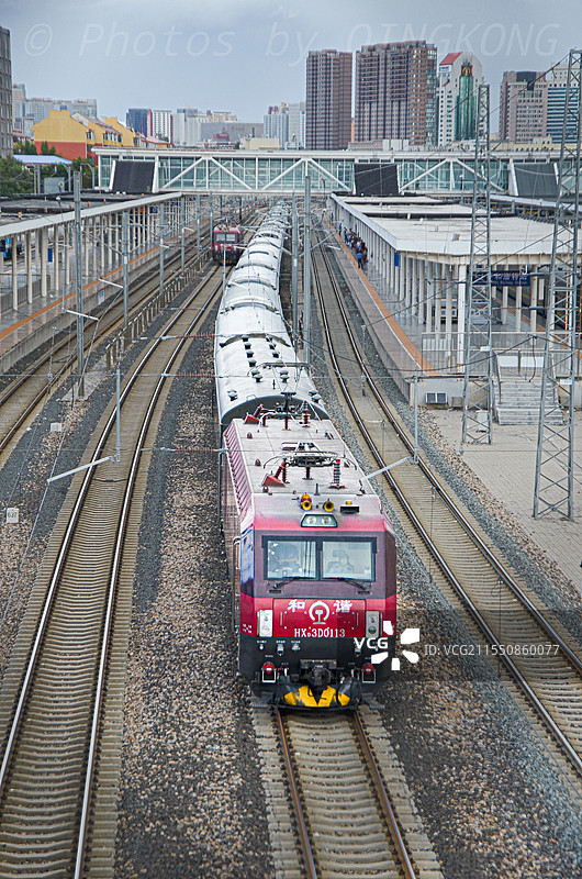 火车通过呼和浩特站图片素材