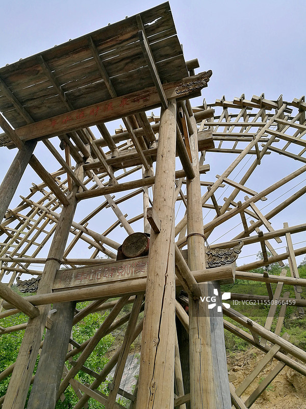 灌溉用的老水车图片素材