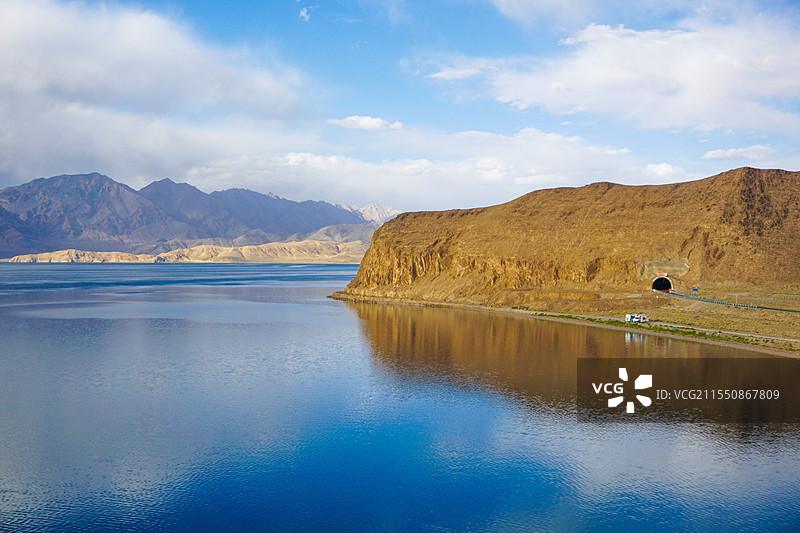 新藏公路班公湖图片素材