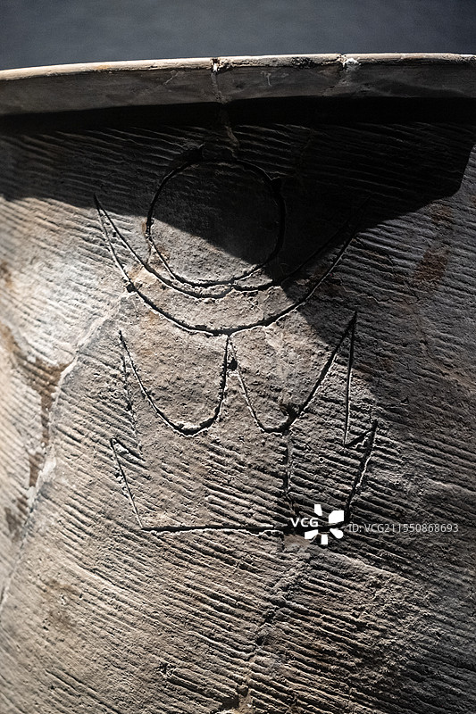 安徽亳州博物馆蒙城尉迟寺遗址出土文物大口尊图片素材