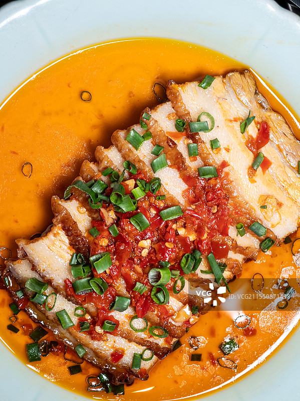正宗贵州风味辣椒葱花红烧扣肉图片素材