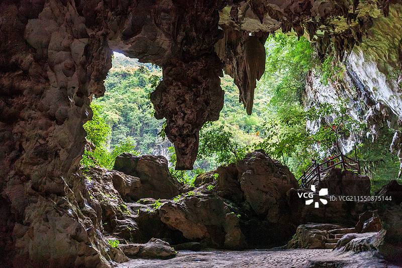 广西河池市巴马县原生态自然风光天然养生洞穴图片素材