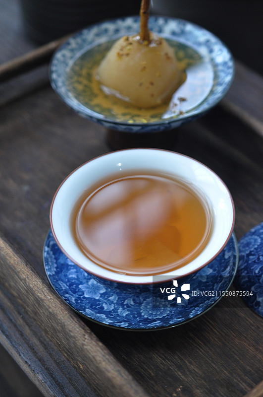 煮茶 国风 中国 茶 梨子  梨汁 秋梨膏 润肺 止咳 热饮 桂花 美食 静物 茶道 中式  女性图片素材
