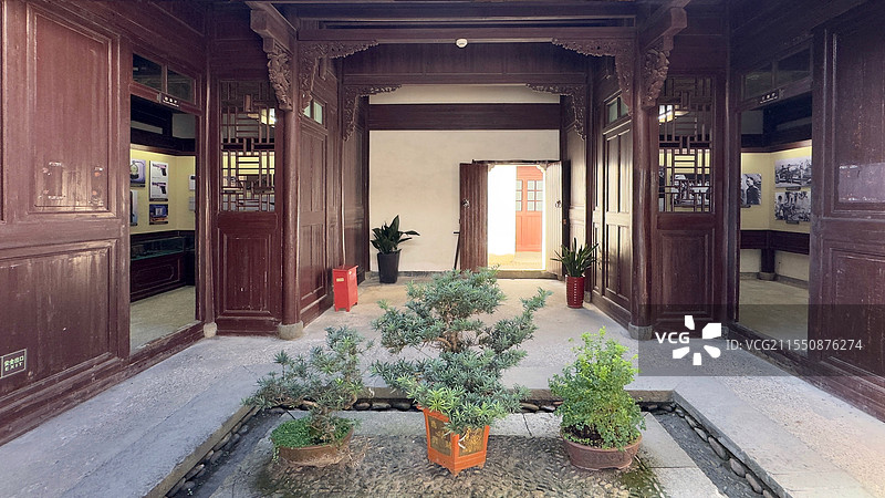 戴笠故居天井厅堂图片素材