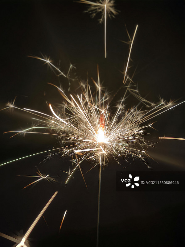 仙女棒烟花燃烧图片素材