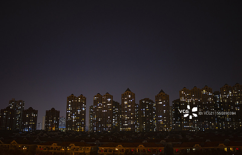 城市楼群夜间灯光万家灯火图片素材