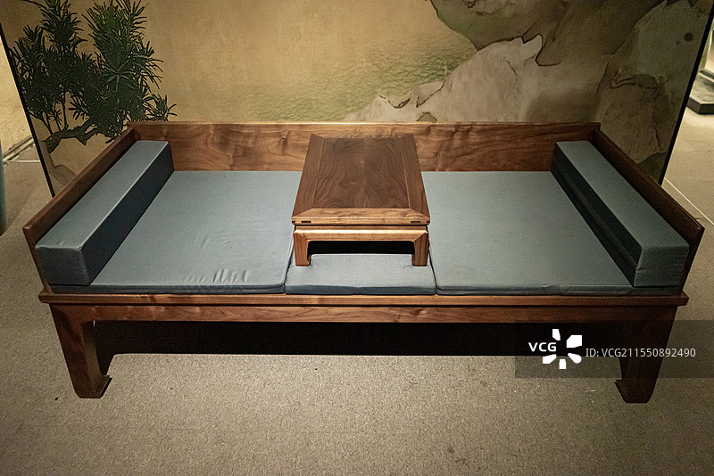 中国传统房屋居家家具设备用品拍摄主题，中式风格内部客厅的复古家具桌子沙发椅子，室内无人图像摄影图片素材