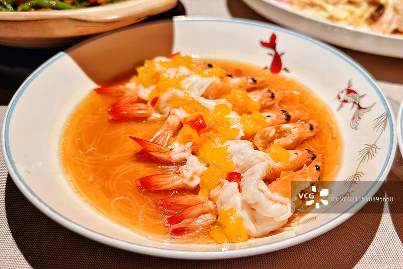 黄灯笼辣椒蒜蓉蒸开边虾图片素材