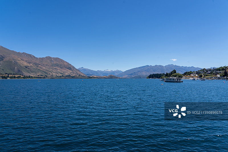 新西兰南岛瓦纳卡Wanaka湖与雪山景色图片素材