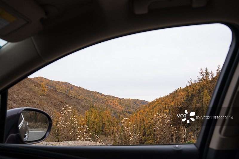 新疆自驾车窗外沿途风景图片素材