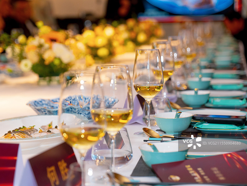 餐厅餐桌餐具摆放特写图片素材
