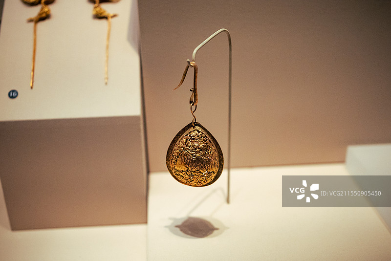 明  凤纹霞帔金坠 江西省博物馆图片素材