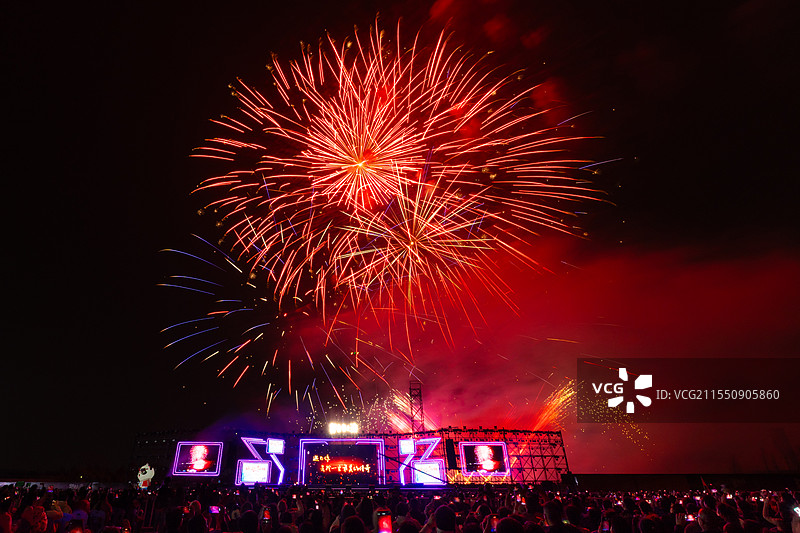 佛山市南海区里水镇贤鲁岛烟花秀：贤鲁岛之夜图片素材