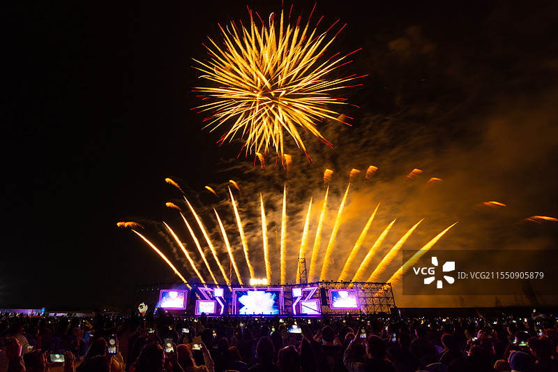 佛山市南海区里水镇贤鲁岛烟花秀：贤鲁岛之夜图片素材