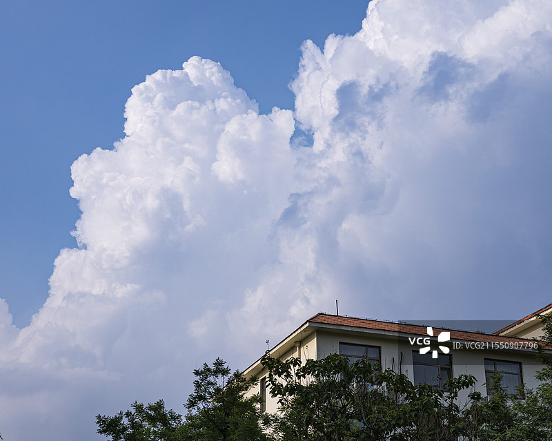 济南千佛山脚观云图片素材