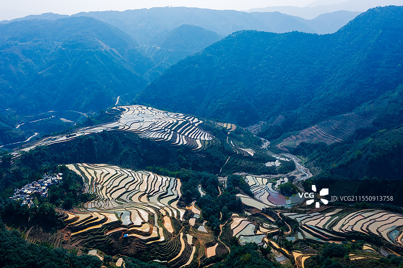 云南省红河州绿春县桐株梯田风光图片素材