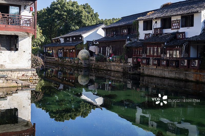 绍兴城内内河和河边古建筑景色图片素材