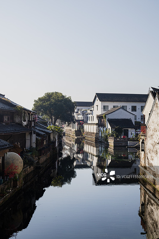 绍兴城内内河和河边古建筑景色图片素材
