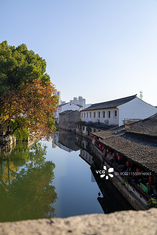 绍兴城内内河和河边古建筑景色图片素材