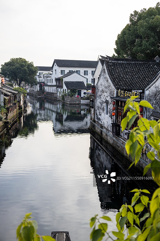绍兴城内内河和河边古建筑景色图片素材