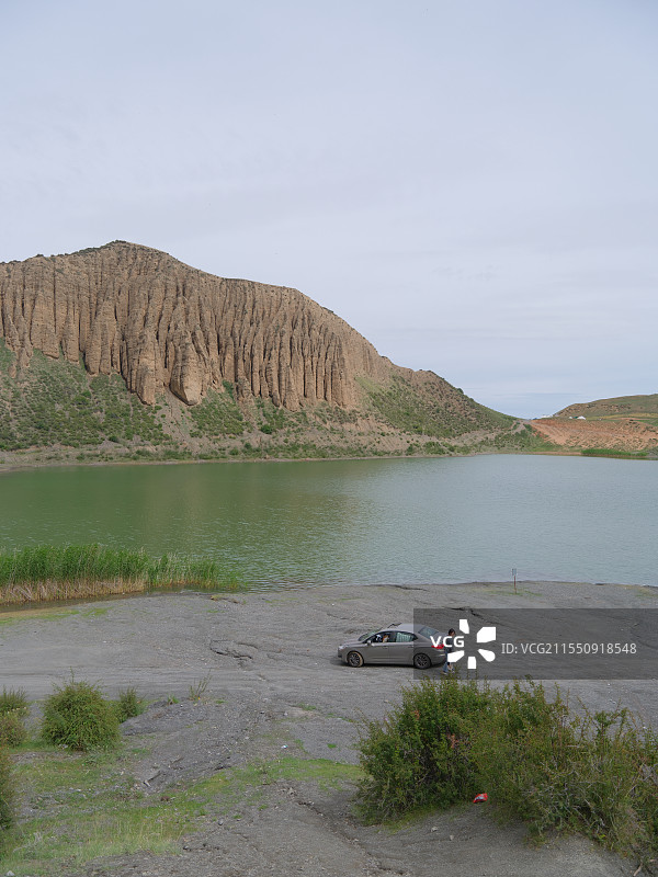 新疆 大小海子 精河 秘境 湖边的汽车图片素材