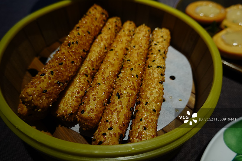 芝麻油条早餐中国传统小吃图片素材