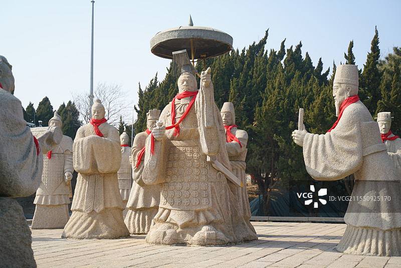 青岛琅琊台秦始皇雕像景观图片素材