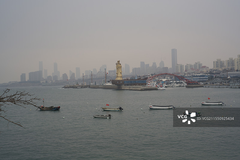 青岛海边妈祖雕像图片素材