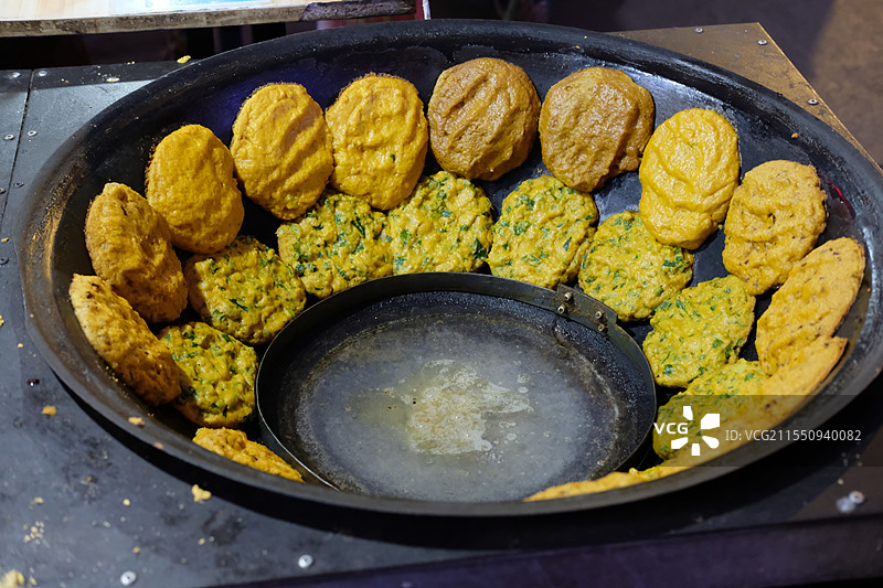 大铁锅锅贴饼子特写图片素材